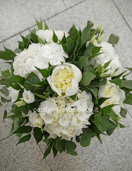 Bouquet peonie ortensie lisiantus e del verde
